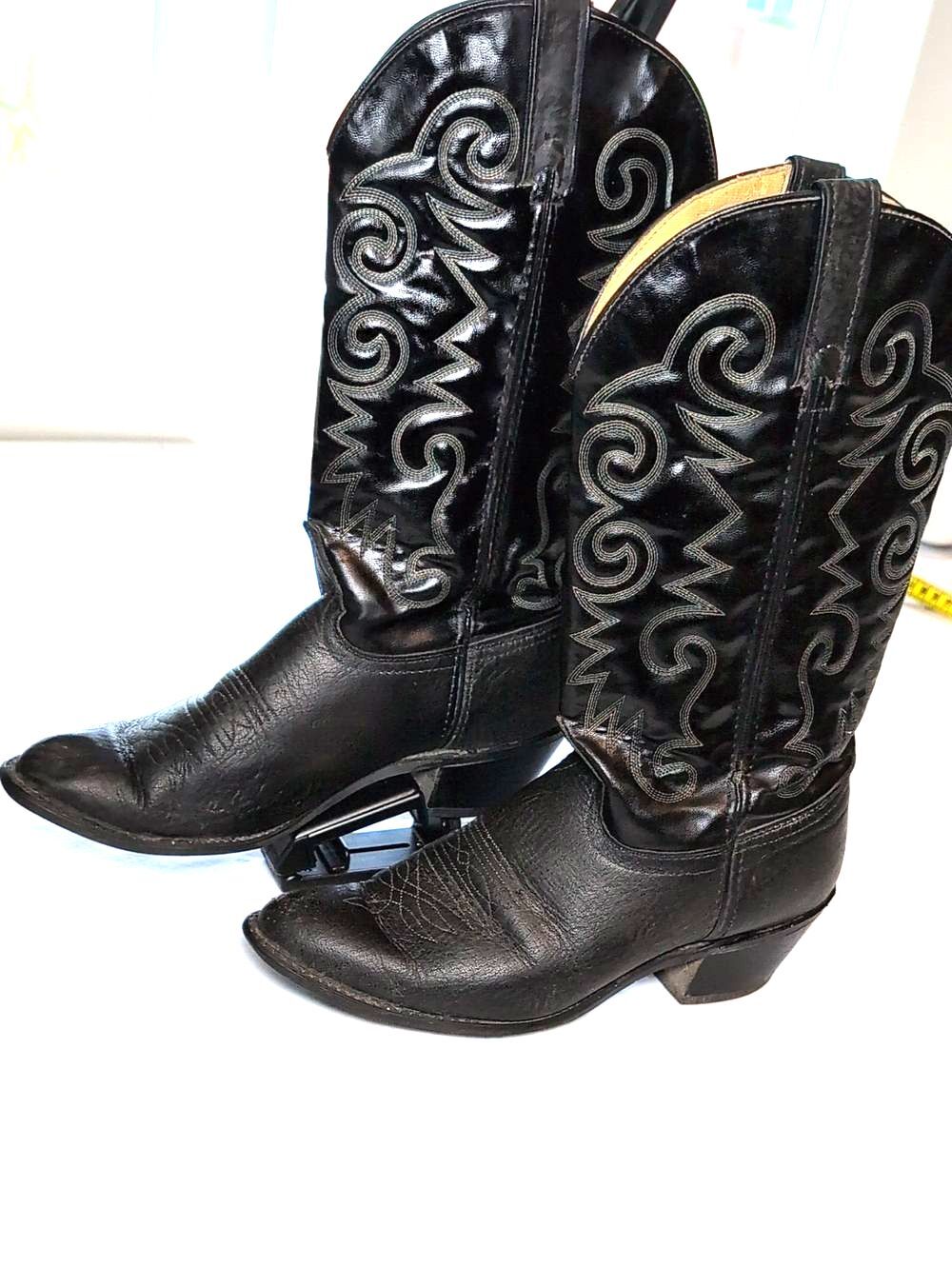 Wrangler Black Western Cowboy Boots with Embroidered Shaft